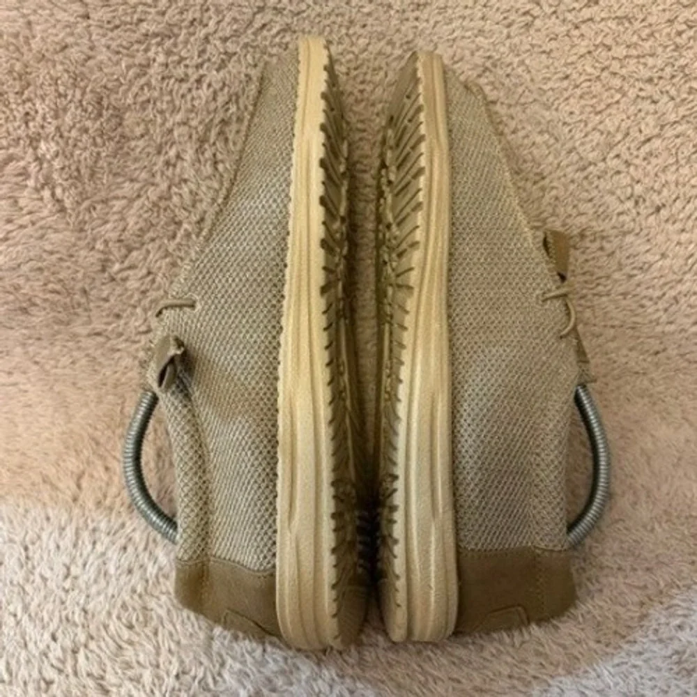 Hey Dude Wally Sox Beige Khaki Mens 8 Womens 10 Lightweight Slip On Loafers